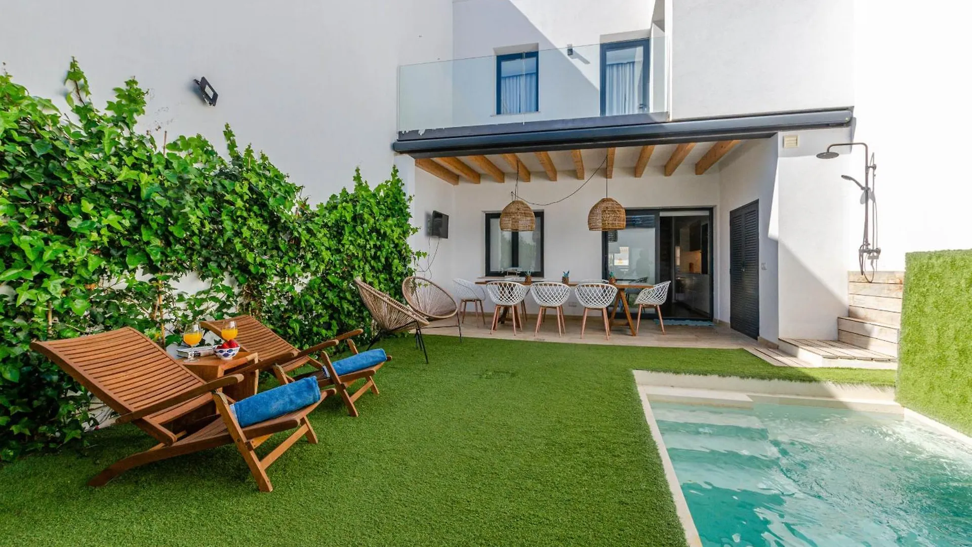 Yourhouse Els Nins Villa contacts